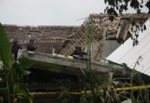 Tim Gegana melakukan penyisiran di lokasi ledakan Desa Sumolawang Kecamatan Puri, Kabupaten Mojokerto, Senin (13/1/2025).