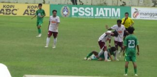 Pertandingan PSID Jombang vs PS Surabaya Muda di stadion Jenggolo Sidoarjo.