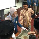 Mahasiswa Unair ajari masyarakat di Desa Tamiajeng Mojokerto urai sampah dengan Magot.