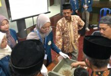 Mahasiswa Unair ajari masyarakat di Desa Tamiajeng Mojokerto urai sampah dengan Magot.