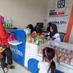 Suasana warung telepon Kusuma Cell di Jogoroto, Jombang.