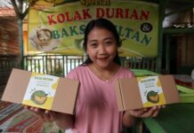 Alina Dini saat memproduksi ketan durian dirumahnya, Desa Panglungan, Wonosalam, Jombang./bongkah.id/Karimatul Maslahah/