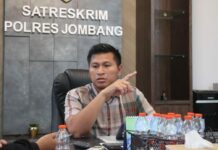 Kasatreskrim polres Jombang AKP Margono Suhendra saat dimintai keterangan di ruang satreskrim polres Jombang./bongkah.id/Karimatul Maslahah/