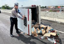 Kondisi Daihatsu Grand Max yang mengalami kecelakaan tol Waru Sidoarjo 