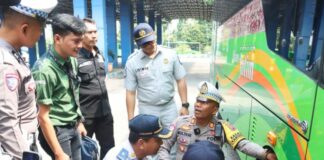 Pemeriksaan bus di terminal Kertajaya Mojokerto.