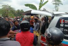 Proses pencairan bocah hanyut terseret arus di sungai Sidoarjo