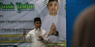 Bupati Mojokerto Muhammad Al Barra saat safari Ramadhan Masjid An-Nasuha, Desa Kertosari Kecamatan Kutorejo, Rabu (12/3/2025).