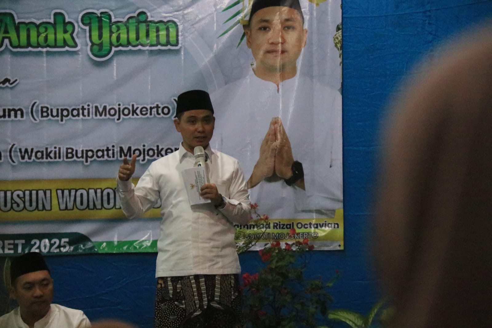 1000635192 Bupati Mojokerto Muhammad Al Barra saat safari Ramadhan Masjid An-Nasuha, Desa Kertosari Kecamatan Kutorejo, Rabu (12/3/2025).