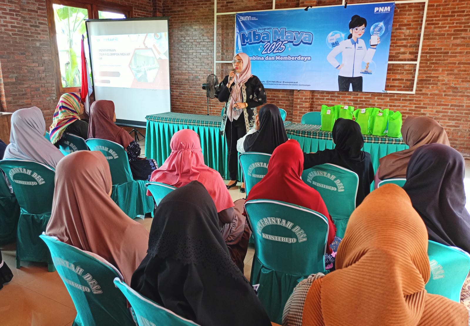 1000636771 sosialisasi program Pengembangan Kapasitas Usaha (PKU) 'Mba Maya' (Merdeka dan Berdaya) di ruang Aula Desa Klinterejo, Kecamatan Sooko, Kabupaten Mojokerto, Jawa-Timur, Selasa (11/3/2025).