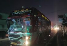 kendaraan bus usai terlibat lakalantas karambol di Jombang./bongkah.id/Karimatul Maslahah/