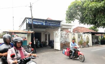 Tampak depan rumah milik Mahmud Choiri di jalan Kemuning Jombang./bongkah.id/Karimatul Maslahah/