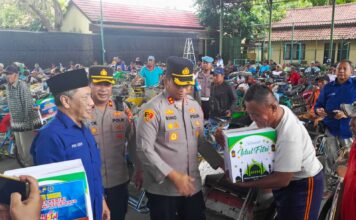 Polres Kediri bersama Persatuan Wartawan Indonesia (PWI) Kediri Raya kembali menunjukkan kepedulian sosialnya dengan menggelar bakti sosial dalam rangka memperingati Hari Pers Nasional (HPN) 2025.