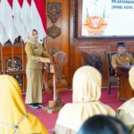 Wali Kota Mojokerto saat memberikan sambutan pada Sosialisasi Pelaksanaan Sistem Penerimaan Murid Baru (SPMB) Kota Mojokerto 2025-2026, yang berlangsung di Sabha Kridatama Rumah Rakyat Kota Mojokerto, pada Senin (5/5/2025).