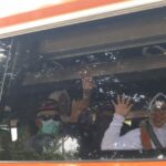 Jamaah haji kloter 18 saat mau berangkat dari Pendopo Kabupaten Jombang./bongkah.id/Karimatul Maslahah/