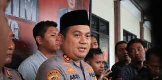 Kapolres Jombang AKBP Ardi Kurniawan saat memberikan keterangan./bongkah.id/Karimatul Maslahah/