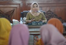 Wali Kota Mojokerto Ika Puspitasari saat Pendapa Sabha Kridatama, Rumah Rakyat Kota Mojokerto, Selasa (6/5/2025).