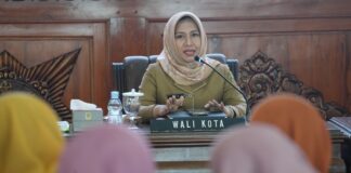 Wali Kota Mojokerto Ika Puspitasari saat Pendapa Sabha Kridatama, Rumah Rakyat Kota Mojokerto, Selasa (6/5/2025).