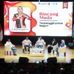 Wali Kota Mojokerto Ika Puspitasari saat menjadi panelis dalam Bincang Muda YCC di Balai Pemuda Surabaya, Rabu (7/5/2025).