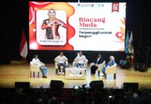 Wali Kota Mojokerto Ika Puspitasari saat menjadi panelis dalam Bincang Muda YCC di Balai Pemuda Surabaya, Rabu (7/5/2025).