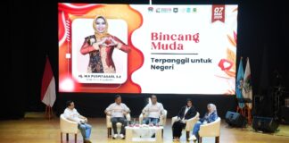 Wali Kota Mojokerto Ika Puspitasari saat menjadi panelis dalam Bincang Muda YCC di Balai Pemuda Surabaya, Rabu (7/5/2025).