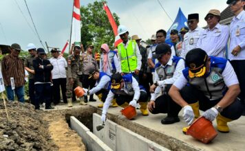 Bupati Mojokerto Muhammad Al Barra meresmikan secara simbolis proyek strategis di Balai Desa Mojopilang, Kecamatan Kemlagi, Kabupaten Mojokerto.