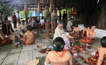Para putri raja saat berkegiatan di kraton solo./bongkah.id/Karimatul Maslahah/