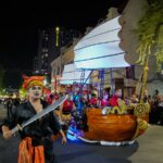 Sendratasik Kota Mojokerto dalam Light Culture Parade Apeksi 2025 di Surabaya