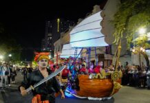 Sendratasik Kota Mojokerto dalam Light Culture Parade Apeksi 2025 di Surabaya