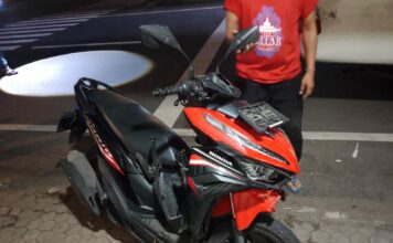 motor korban usai terlibat lakalantas di jalan raya Desa Kademangan, Mojoaagung, Jombang./bongkah.id/Karimatul Maslahah/