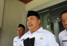 Bupati Jombang Warsubi saat dimintai keterangan./bongkah.id/Karimatul Maslahah/