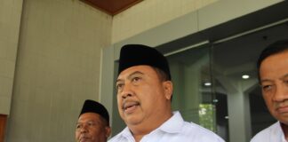 Bupati Jombang Warsubi saat dimintai keterangan./bongkah.id/Karimatul Maslahah/