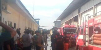 Pasca pembasahan gudang penggorengan PT Palosari Unggul Jaya Mojokrapak Jombang./bongkah.id/Karimatul Maslahah/
