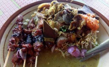 Hidangan nasi becek pojok Nganjuk.