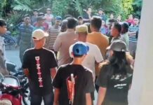 Pria diduga pencuri saat diamankan warga./bongkah.id/Karimatul Maslahah/