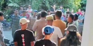 Pria diduga pencuri saat diamankan warga./bongkah.id/Karimatul Maslahah/