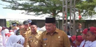 Bupati Jombang Warsubi didampingi Wakil Bupati Salmanudin Yazid. Bongkah.id/Karimatul Maslahah/