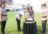 Sertijab Kasatlantas Polres Mojokerto Kota dari AKP Mulyani kepada AKP Galih Yasir Mubaroq, Selasa (10/6/2025). Bongkah.id/Tyan/