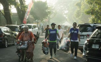 Spogomi, olahraga asal Jepang yang memadukan aktivitas fisik dan aksi memungut sampah.