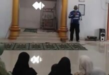 Sosialisasi pemakaian masker dan tas siaga menghadapi erupsi gunung Raung Jember. ISTIMEWA