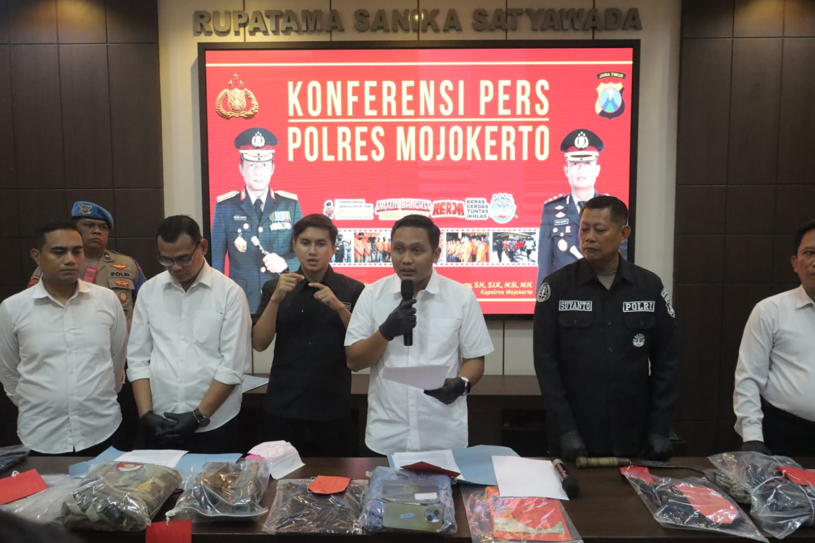 1000820124 Kasat Reskrim Polres Mojokerto, AKP Nova Indra saat rilis di Polres Mojokerto. (Dok Humas Polres Mojokerto)