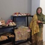 Owner Ecoprint Lisa Widyawati Saat promosikan Produknya