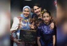 Ketua Dekranasda Jombang Yuliati Nugrahani bersama Ketua Dekranasda Jatim Arumi Bachsin./bongkah.id/Karimatul Maslahah/