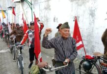 Kirab titik nol Bung Karno si Ploso Jombang./bongkah.id/Karimatul Maslahah/
