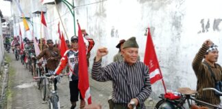 Kirab titik nol Bung Karno si Ploso Jombang./bongkah.id/Karimatul Maslahah/