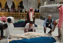 Prosesi pemakaman jemaah haji asal Jombang Imam Sucitro yang meninggal di tanah suci./bongkah.id/Karimatul Maslaha/