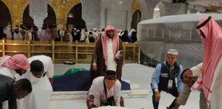 Prosesi pemakaman jemaah haji asal Jombang Imam Sucitro yang meninggal di tanah suci./bongkah.id/Karimatul Maslaha/