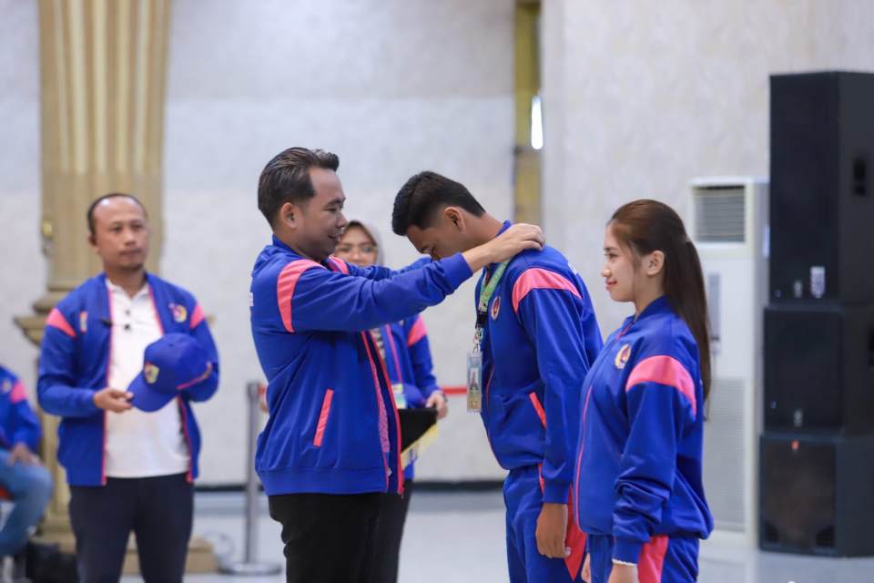 1000838547 Bupati Jember melepas keberangkatan atlet yang akan berlaga di Pekan Olahraga Provinsi (Porprov) IX Jawa Timur 2025 di Pendapa Wahyawibawagraha, Rabu (25/06/2025). Bongkah.id/Muhammad Hatta/