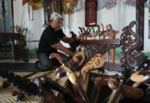 puluhan keris pusaka di Jombang usai di cuci./bongkah.id/Karimatul Maslahah/