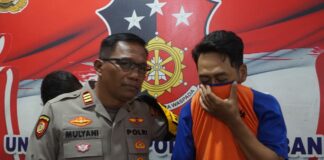 Swestyawan Dwi Soraya saat dimintai keterangan di Polsek Jombang Kota./bongkah.id/Karimatul Maslahah/