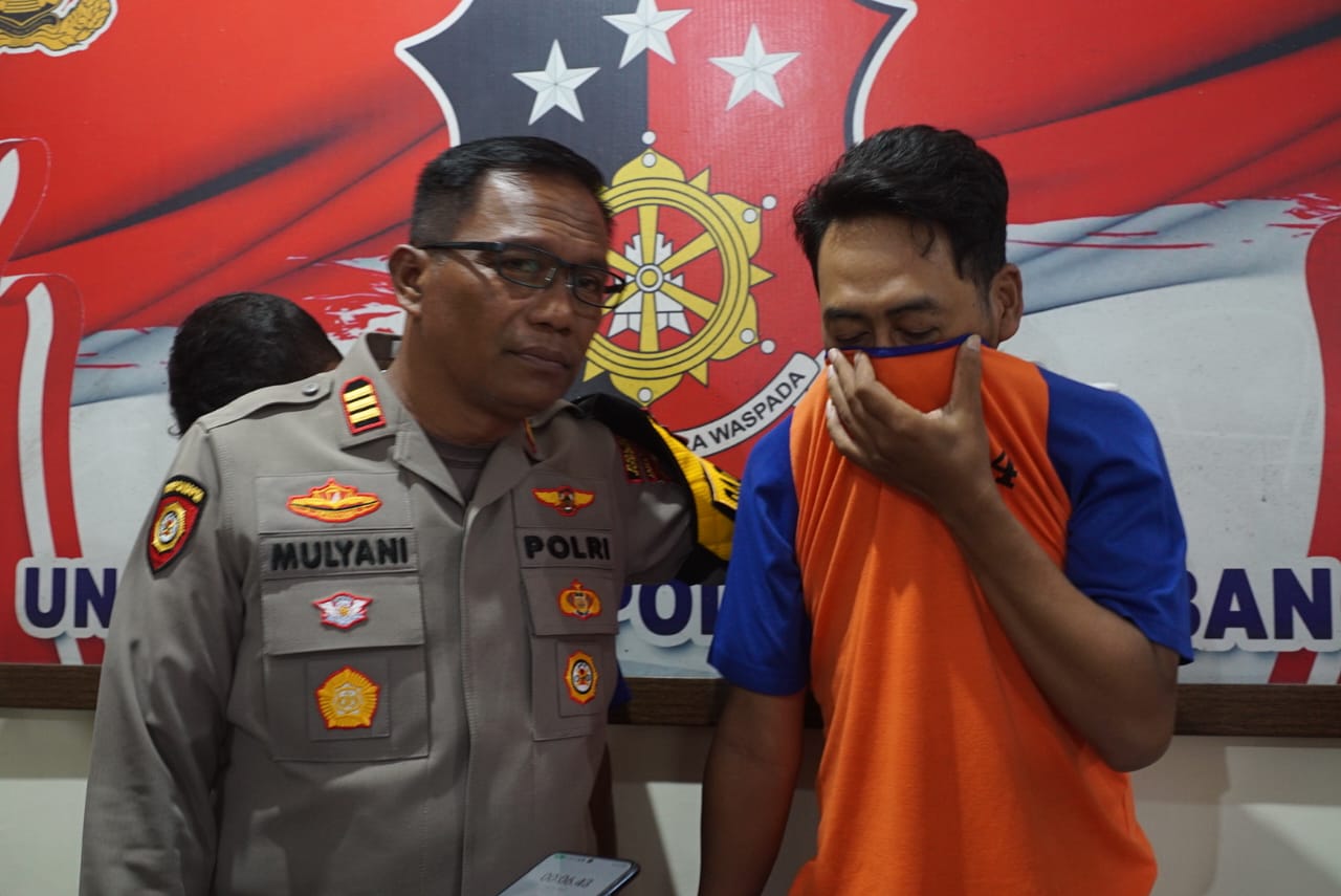 1000842651 Swestyawan Dwi Soraya saat dimintai keterangan di Polsek Jombang Kota./bongkah.id/Karimatul Maslahah/